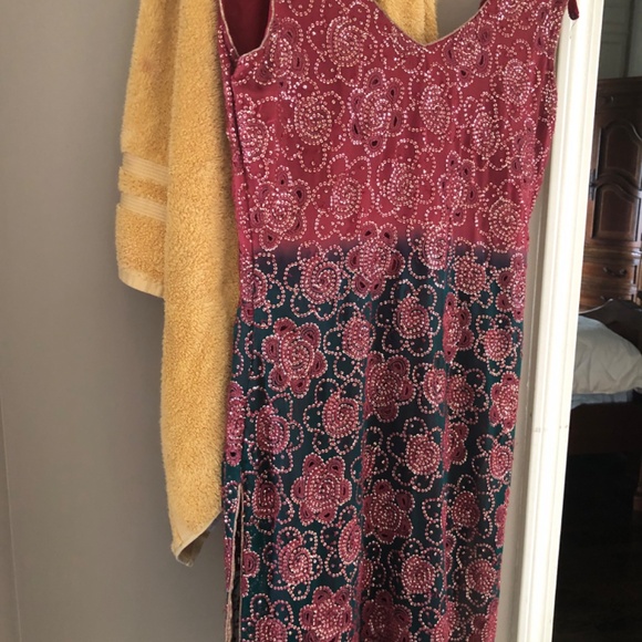 Beautiful Indian Pakistani suit - Picture 9 of 9